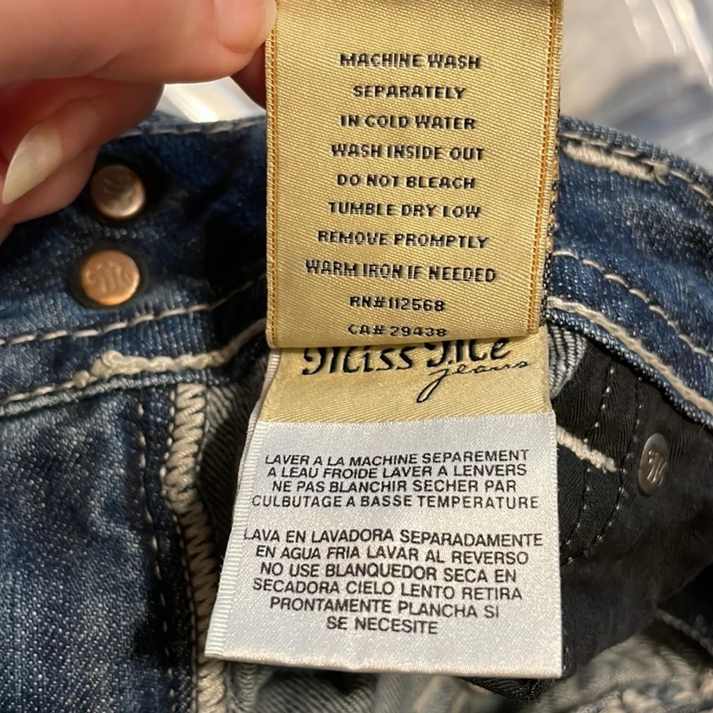 Miss Me Embroidered Straight Leg Jeans - Picture 4 of 6